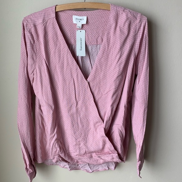 New With Tags Everly blush pink white polka dot V neck wrap blouse - Picture 2 of 7